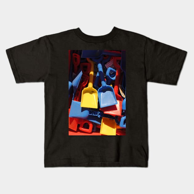 Seaside spades Kids T-Shirt by nloooo